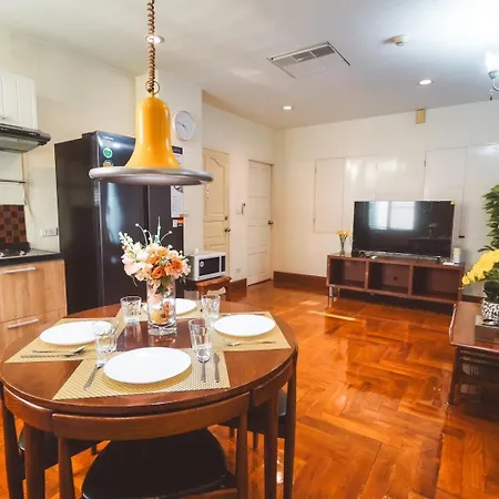 Chez Moi Bangkok Private Executive Residence Sukhumvit 26 Exterior photo
